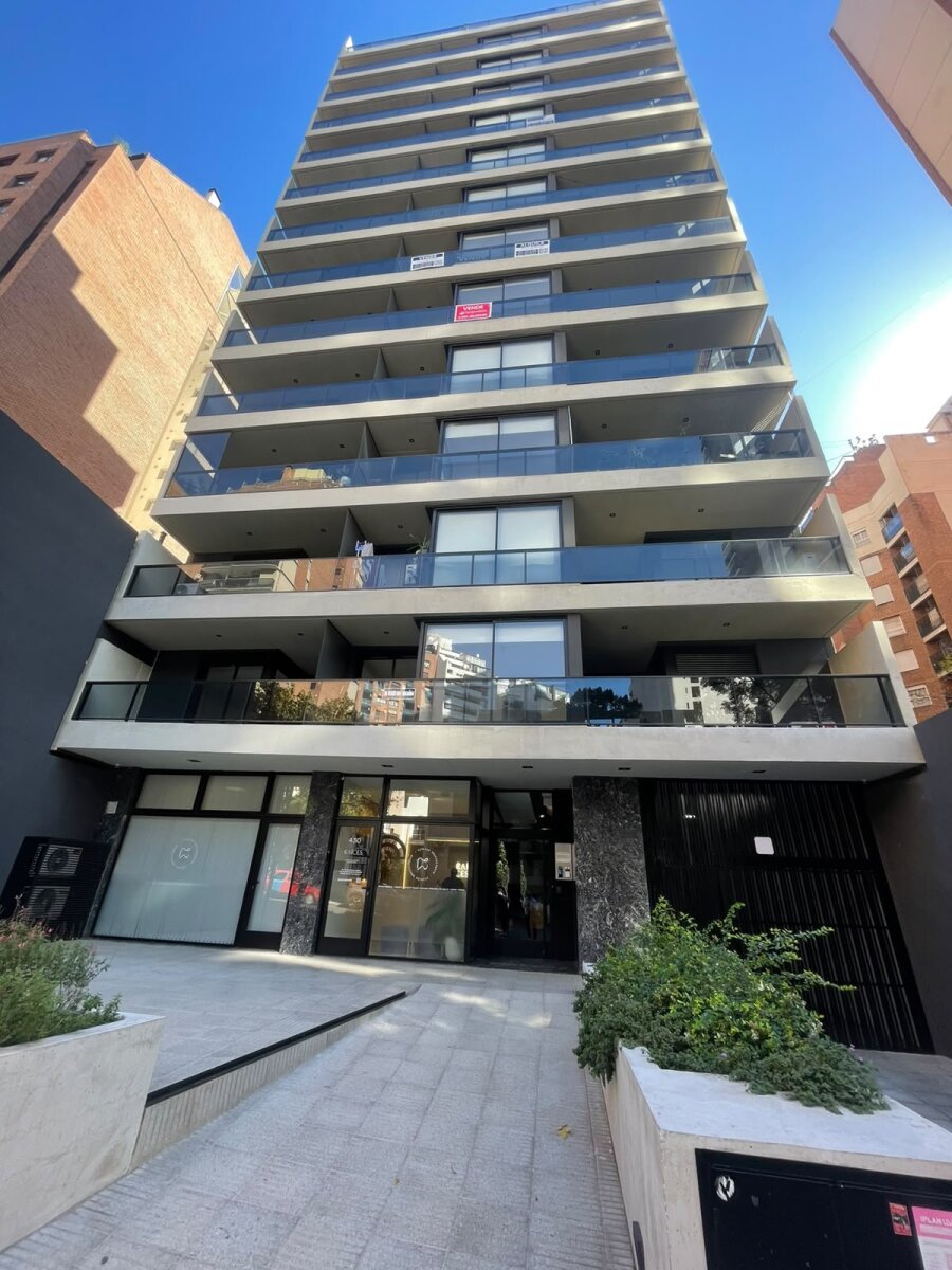 Venta de Departamento de dos dormitorios y cochera - 1