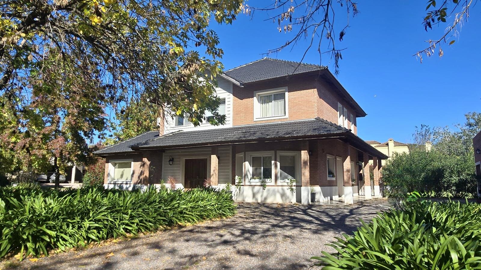 Casa de dos plantas con parque apta crédito, en San Joaquín, Exaltación de la Cruz, GBA Norte - 2