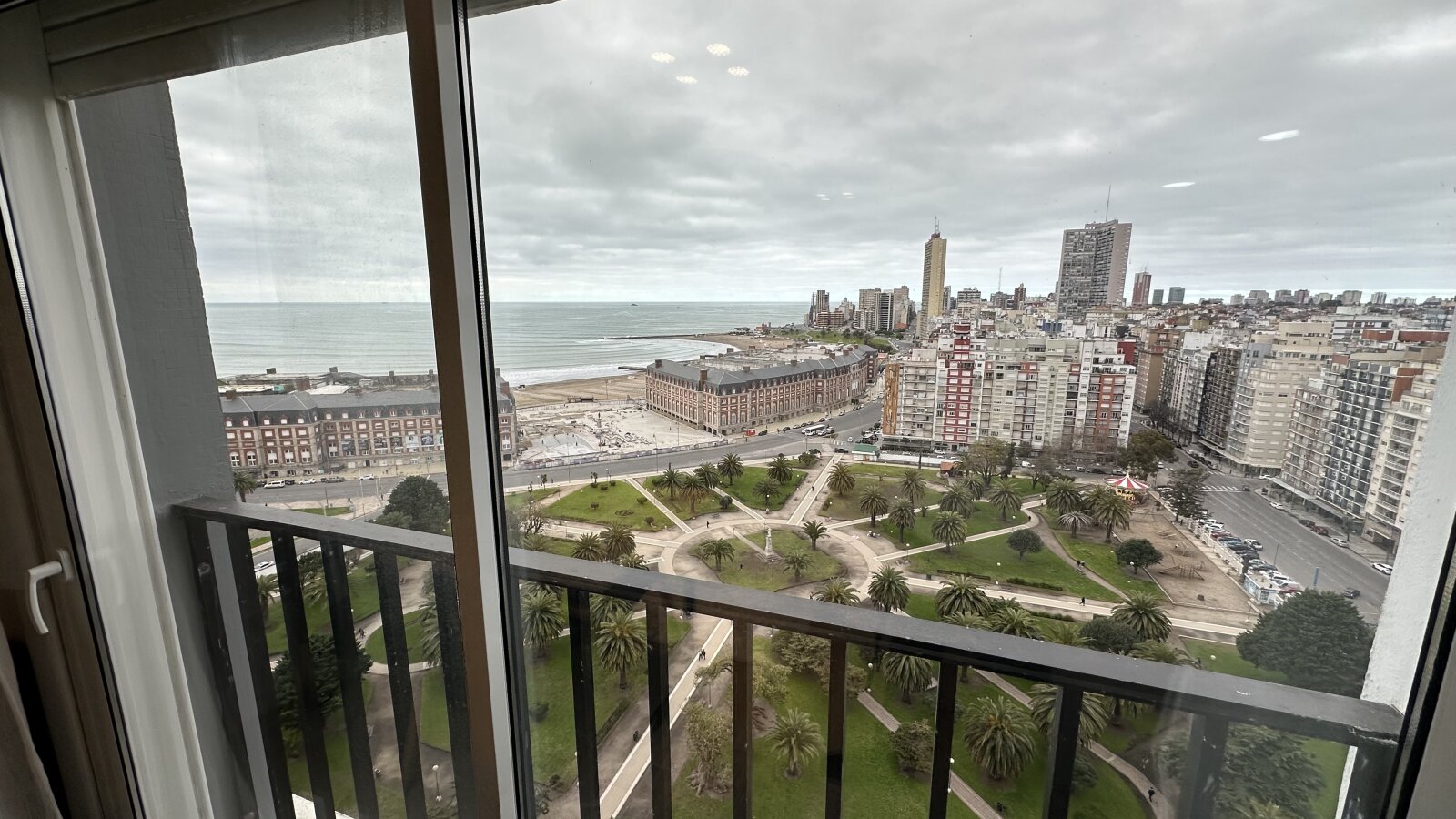 Departamento 2 Ambientes Reciclado y Amoblado con Vista a Plaza Colón y al Mar - 2