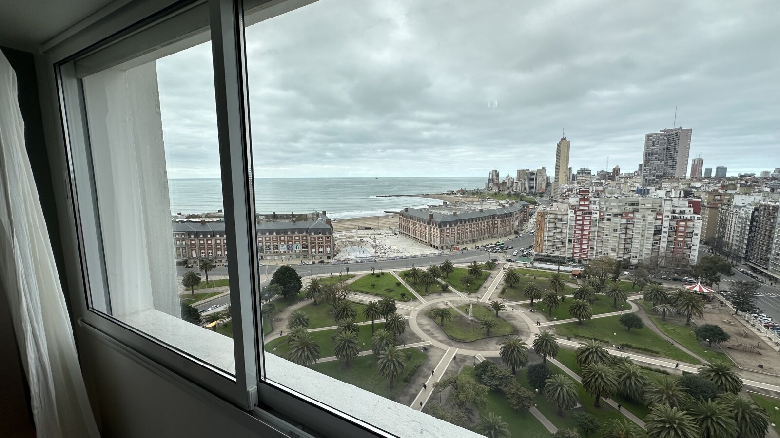 Departamento 2 Ambientes Reciclado y Amoblado con Vista a Plaza Colón y al Mar - 16