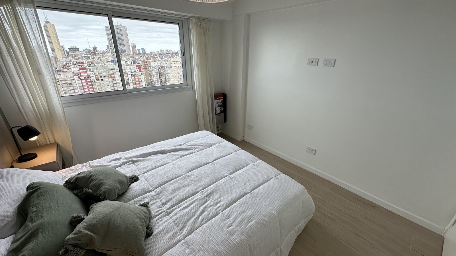 Departamento 2 Ambientes Reciclado y Amoblado con Vista a Plaza Colón y al Mar - 15