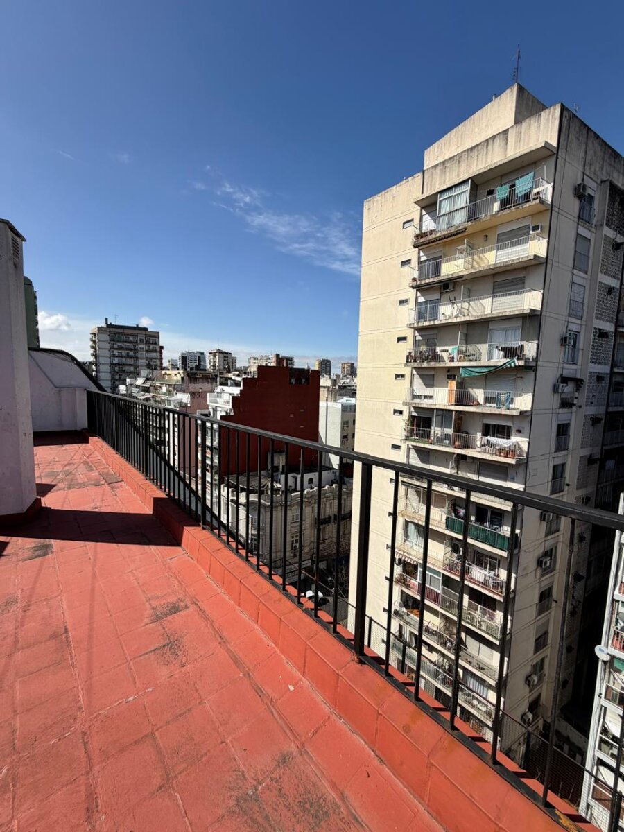 Luminoso ambiente y medio en Palermo / Recoleta – Piso alto, orientación norte - 13