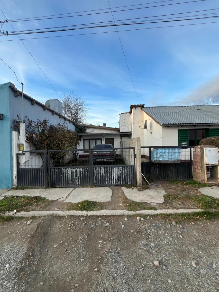¡Gran Oportunidad de Inversión! Casa + Departamento en Barrio 20 de Junio â El Maitén, Chubut - 1