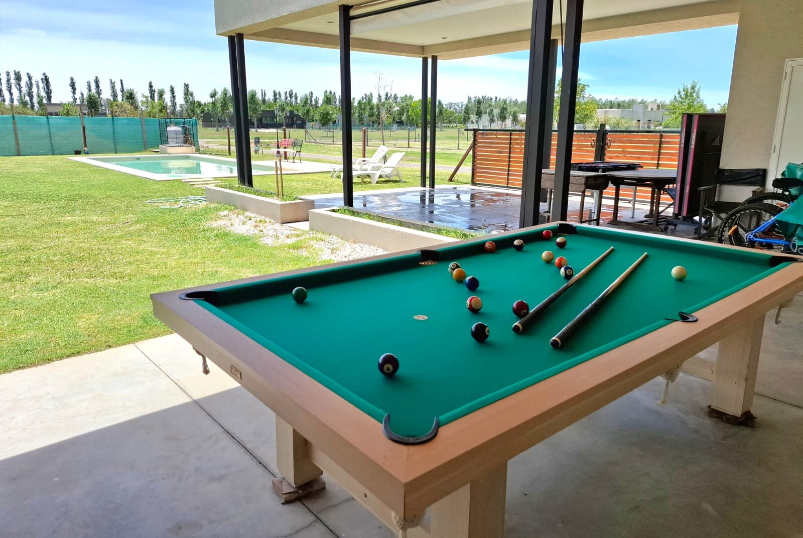 Casa amoblada en alquiler anual, Haras de Funes (barrio cerrado) 3 dorm, pileta, 3 cocheras - 11