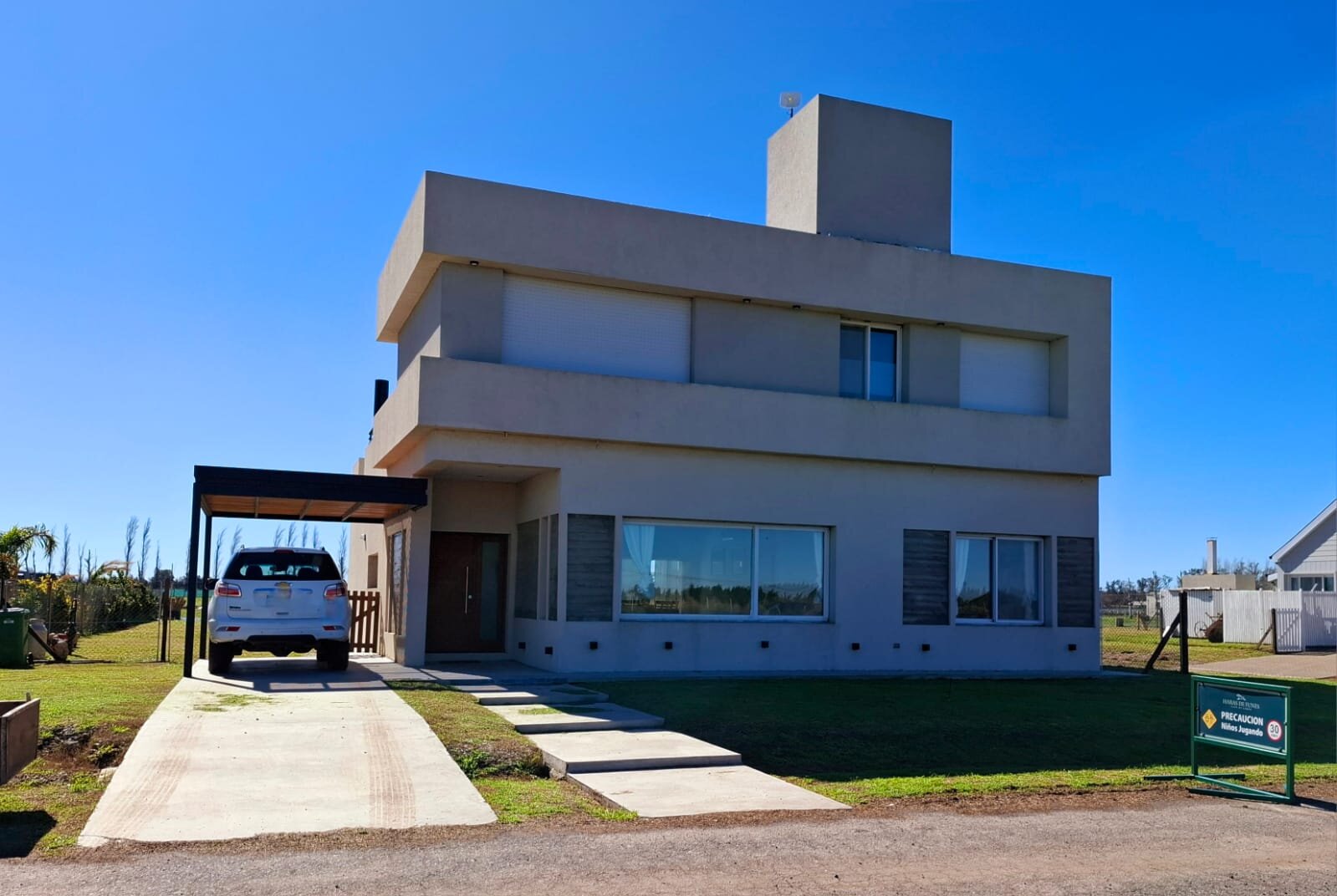 Casa amoblada en alquiler anual, Haras de Funes (barrio cerrado) 3 dorm, pileta, 3 cocheras - 1