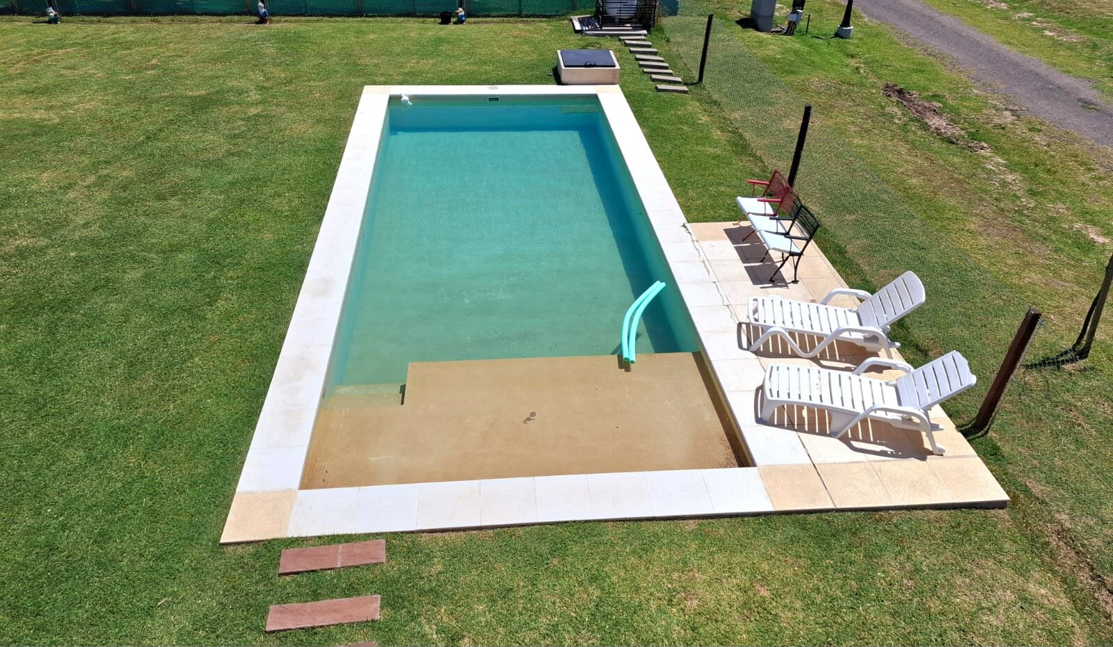 Casa amoblada en alquiler anual, Haras de Funes (barrio cerrado) 3 dorm, pileta, 3 cocheras - 20