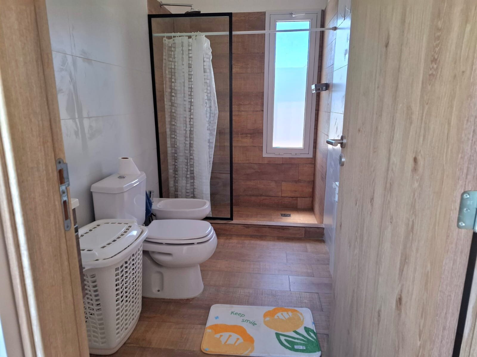 Casa amoblada en alquiler anual, Haras de Funes (barrio cerrado) 3 dorm, pileta, 3 cocheras - 23