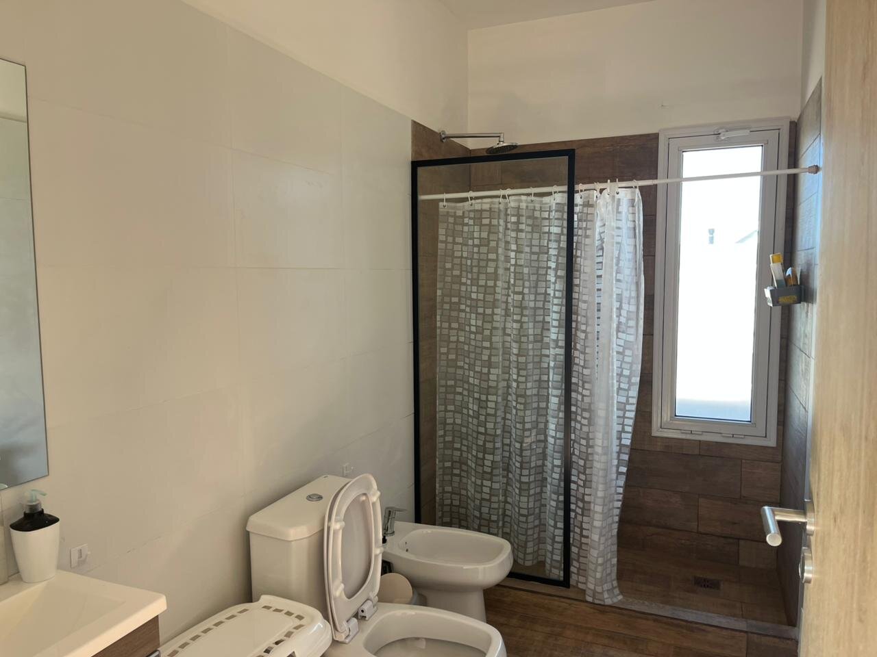 Casa amoblada en alquiler anual, Haras de Funes (barrio cerrado) 3 dorm, pileta, 3 cocheras - 8