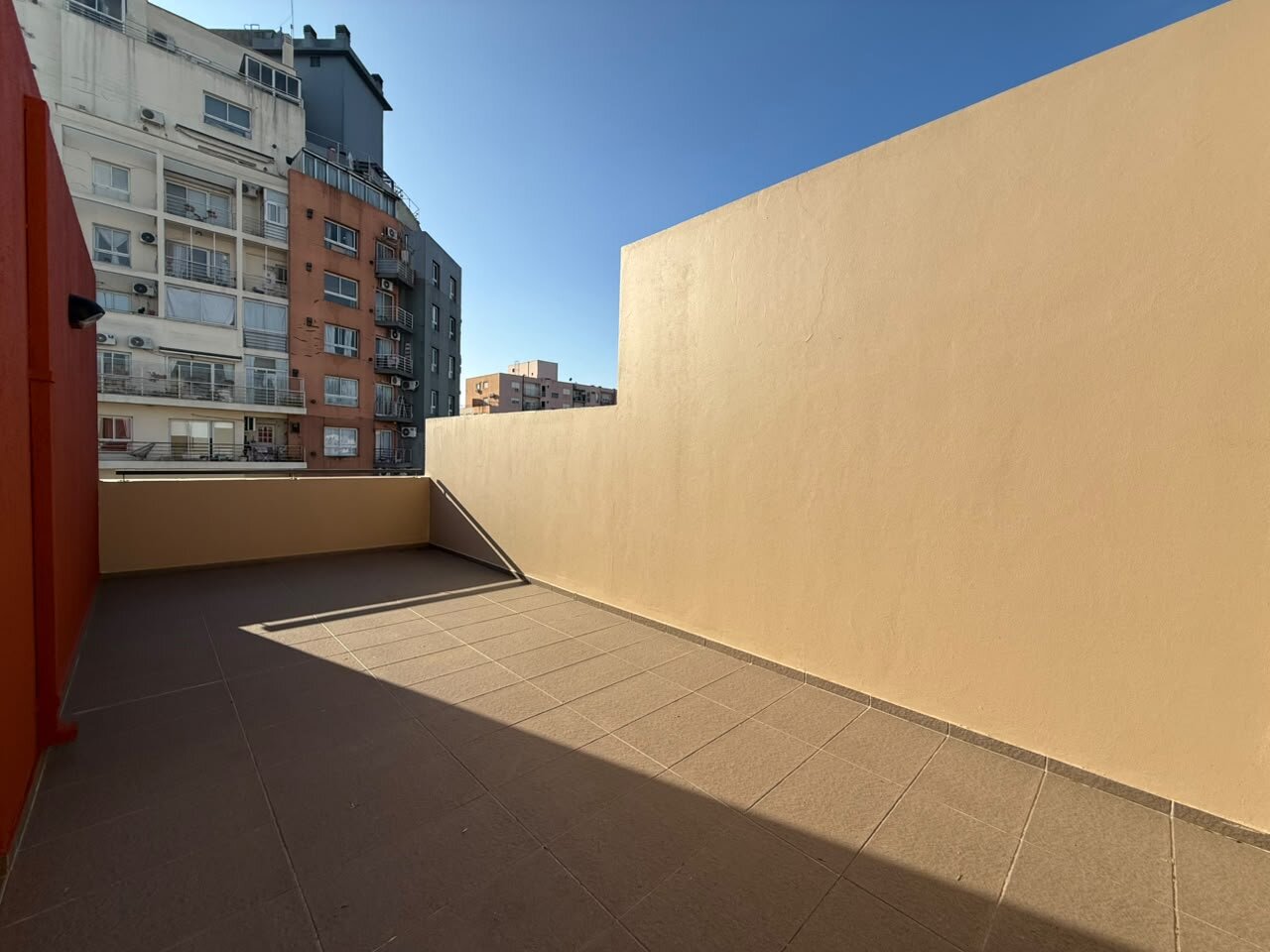 DUPLEX CON TERRAZA PROPIA - 18