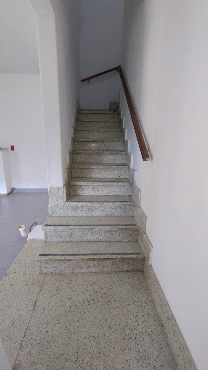 Amplia casa 3 dormitorios, cochera y ambientes adicionales - OPCION USO COMERCIAL - 13