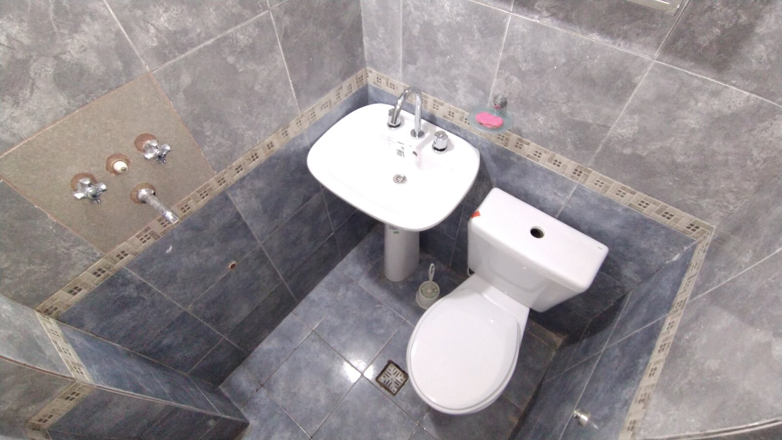 Amplia casa 3 dormitorios, cochera y ambientes adicionales - OPCION USO COMERCIAL - 6