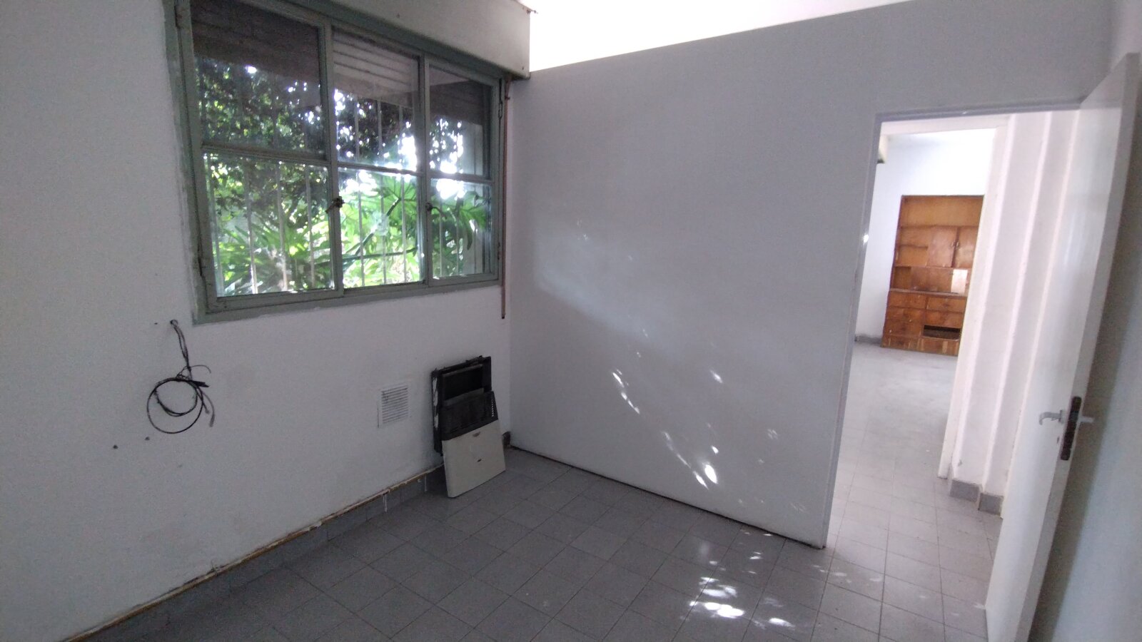 Amplia casa 3 dormitorios, cochera y ambientes adicionales - OPCION USO COMERCIAL - 4