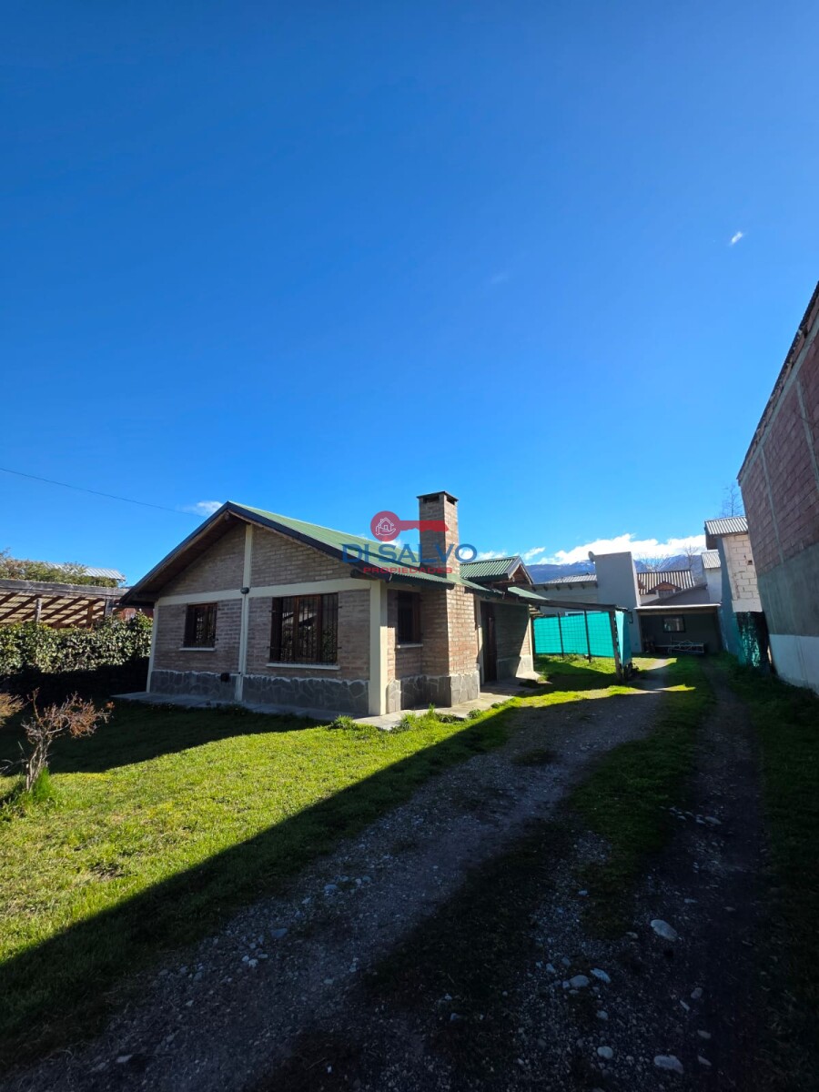 Casa y departamento en Barrio Abedules