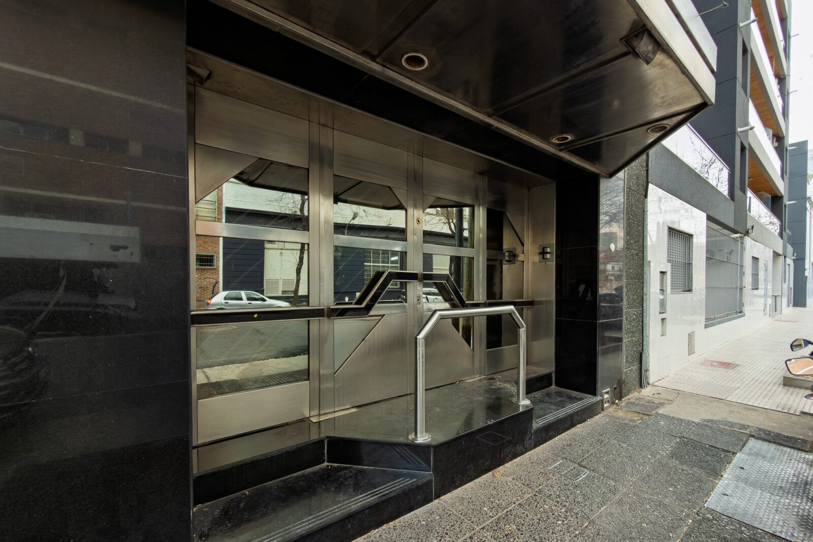 Venta. Galpon, oficinas y vivienda. Barracas. - 1
