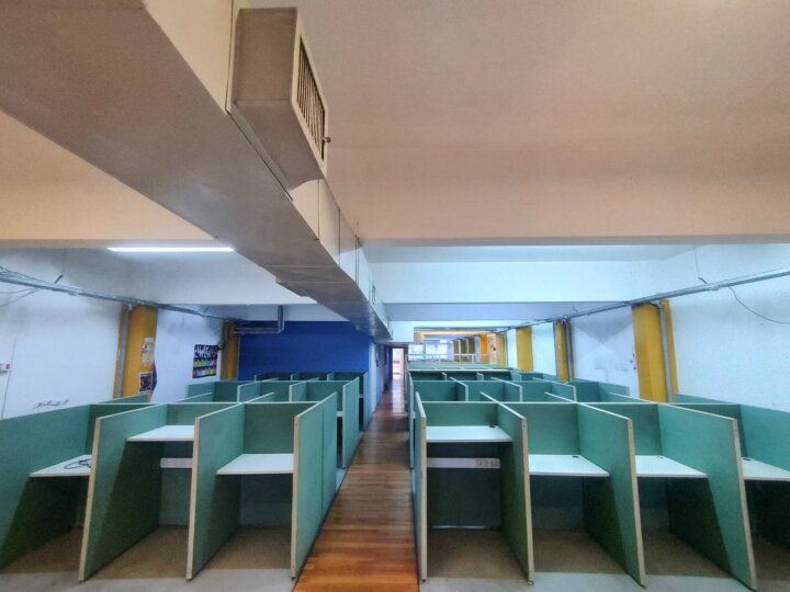 SE ALQUILA OFICINA GRANDE CON COCHERA EN BALVANERA