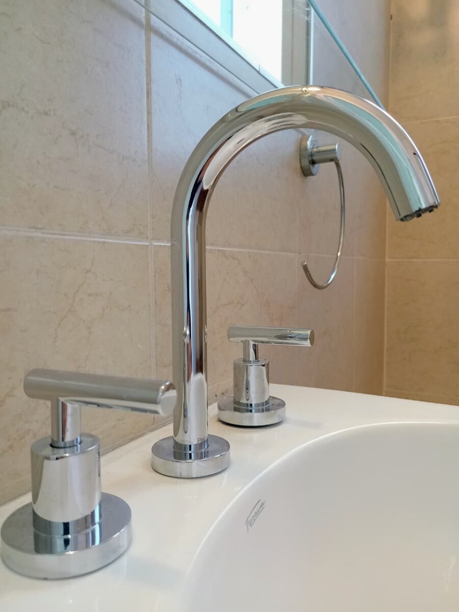 Recoleta, Juncal al 2100 entre Uriburu y Azcuénaga, 1 amb, $ 700.000 + expensas ($ 218.000) + servicios. - 20