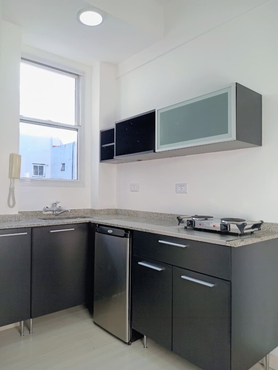 Recoleta, Juncal al 2100 entre Uriburu y Azcuénaga, 1 amb, $ 700.000 + expensas ($ 218.000) + servicios. - 18