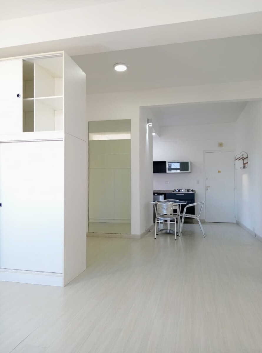 Recoleta, Juncal al 2100 entre Uriburu y Azcuénaga, 1 amb, $ 700.000 + expensas ($ 218.000) + servicios. - 7