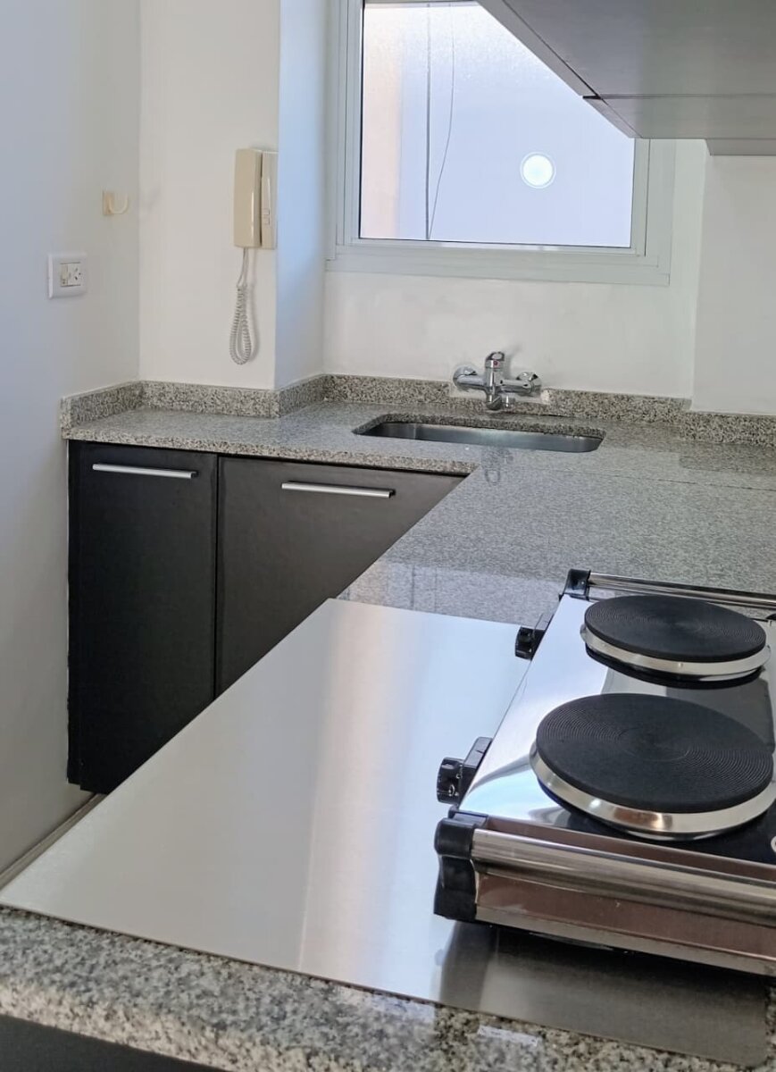 Recoleta, Juncal al 2100 entre Uriburu y Azcuénaga, 1 amb, $ 700.000 + expensas ($ 218.000) + servicios. - 17