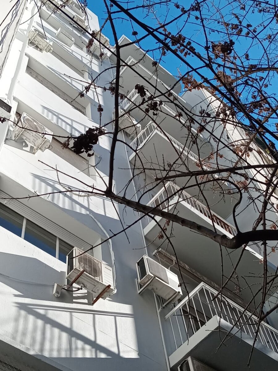 Recoleta, Juncal al 2100 entre Uriburu y Azcuénaga, 1 amb, $ 700.000 + expensas ($ 218.000) + servicios. - 3