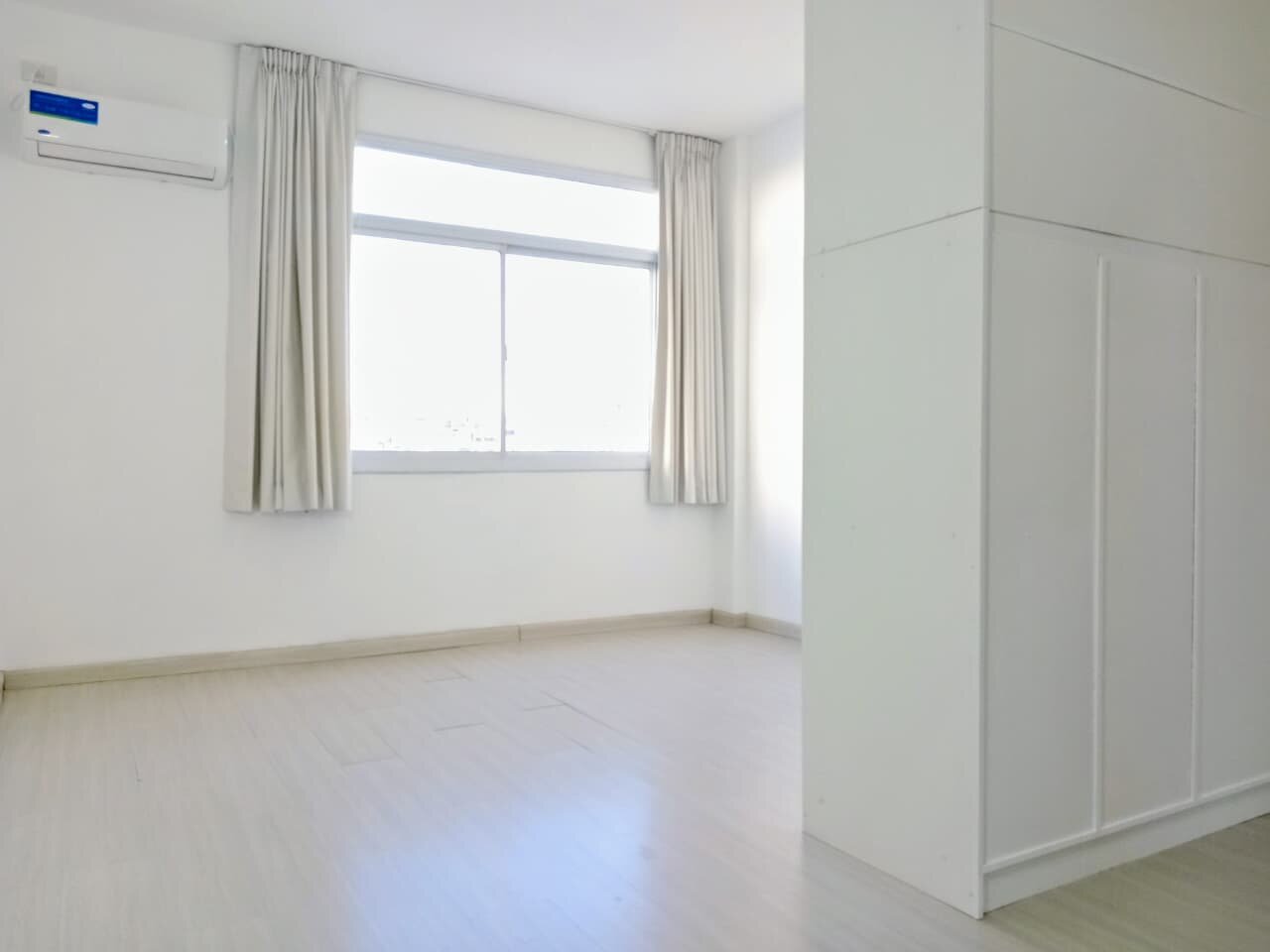 Recoleta, Juncal al 2100 entre Uriburu y Azcuénaga, 1 amb, $ 700.000 + expensas ($ 218.000) + servicios. - 16