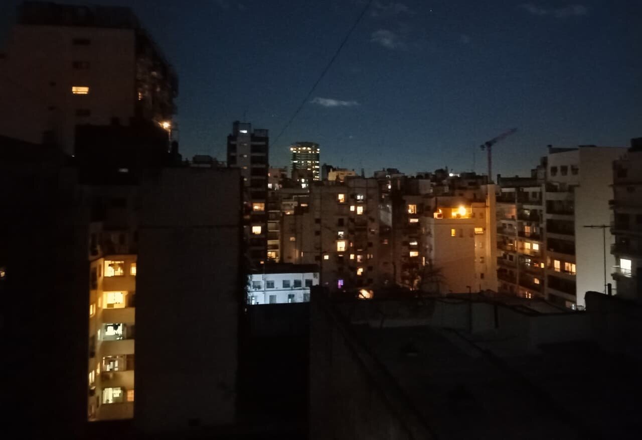Recoleta, Juncal al 2100 entre Uriburu y Azcuénaga, 1 amb, $ 700.000 + expensas ($ 218.000) + servicios. - 30