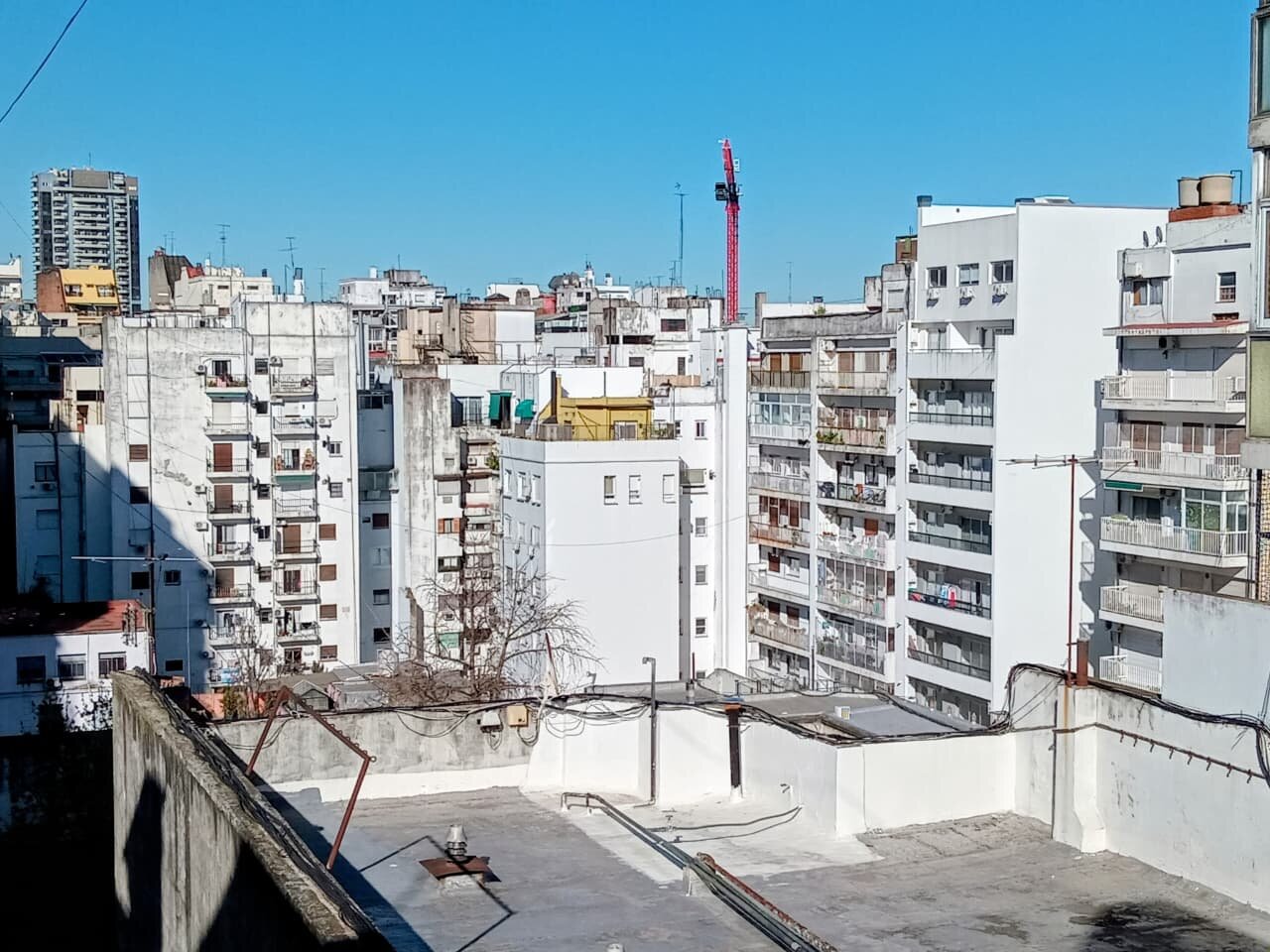 Recoleta, Juncal al 2100 entre Uriburu y Azcuénaga, 1 amb, $ 700.000 + expensas ($ 218.000) + servicios. - 4