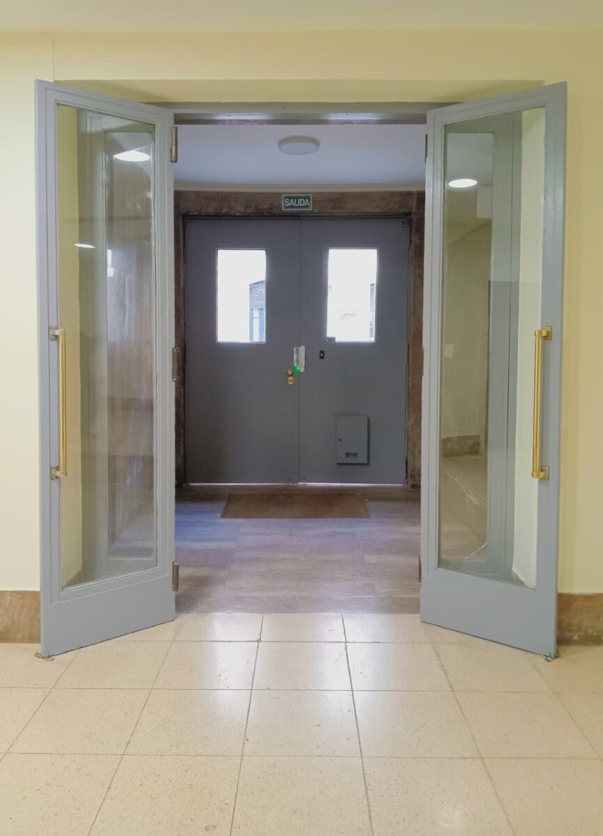 Recoleta, Juncal al 2100 entre Uriburu y Azcuénaga, 1 amb, $ 700.000 + expensas ($ 218.000) + servicios. - 28