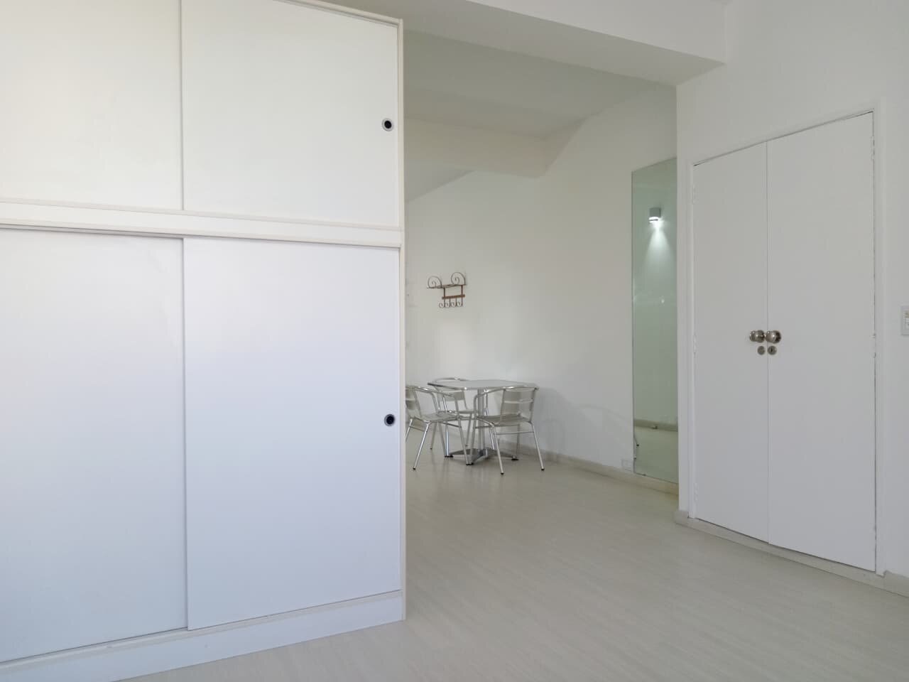 Recoleta, Juncal al 2100 entre Uriburu y Azcuénaga, 1 amb, $ 700.000 + expensas ($ 218.000) + servicios. - 12