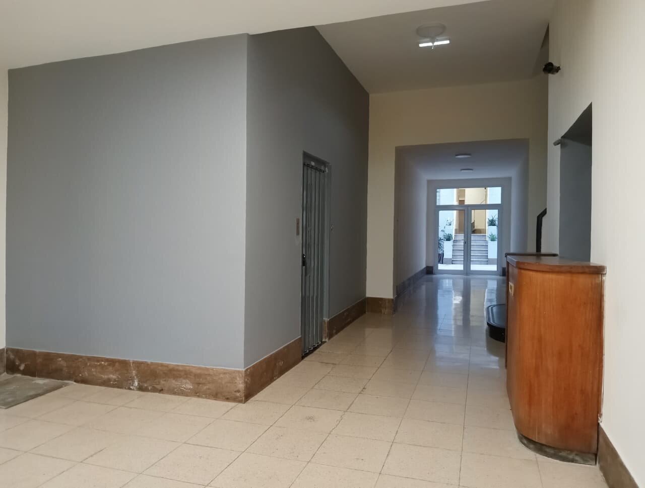Recoleta, Juncal al 2100 entre Uriburu y Azcuénaga, 1 amb, $ 700.000 + expensas ($ 218.000) + servicios. - 27