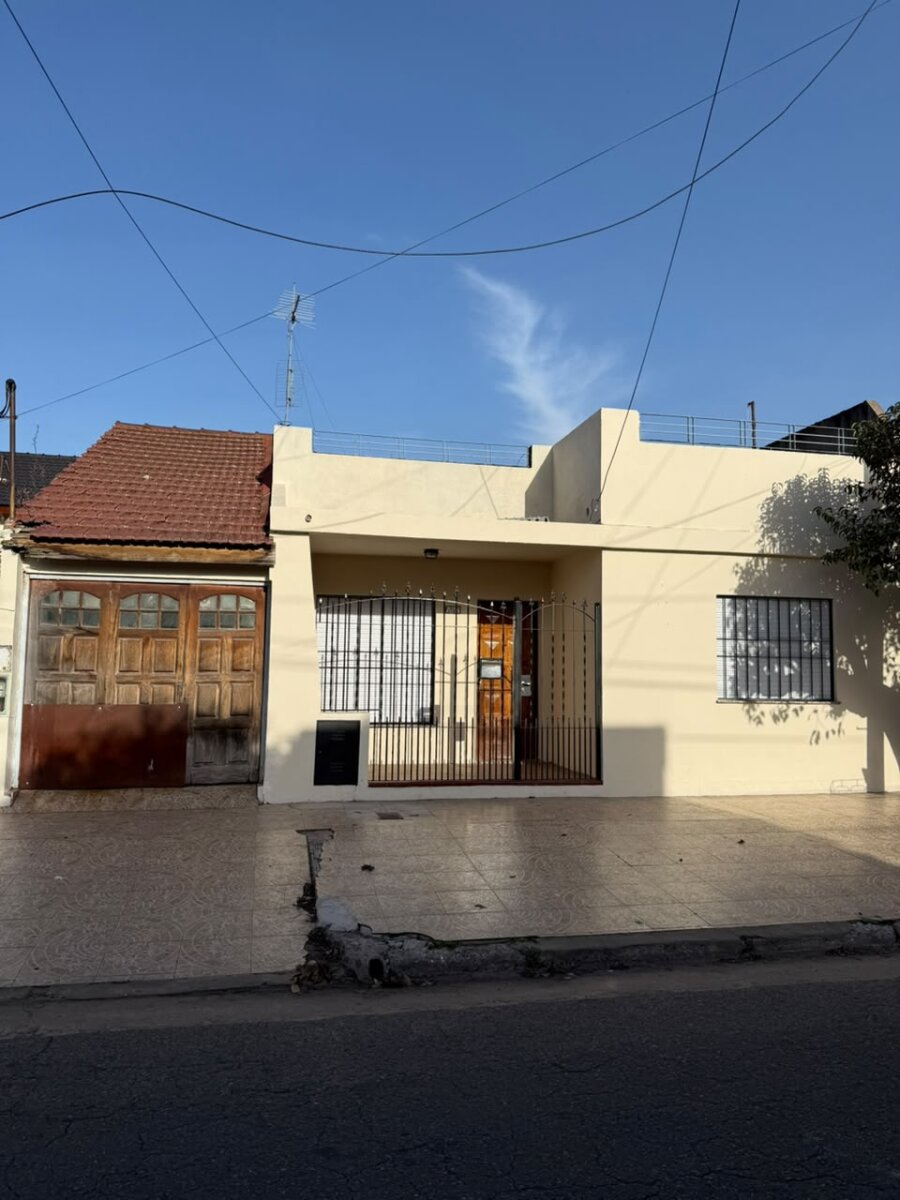 Venta de Casa 3 Ambientes en Moron Sur - 2