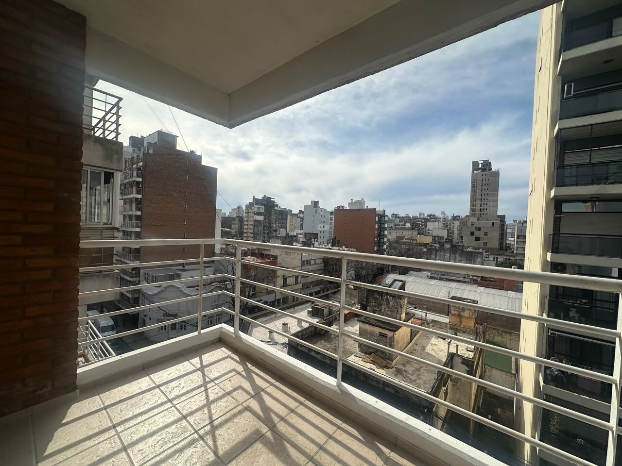 Dos dormitorios con balcón al frente - 1