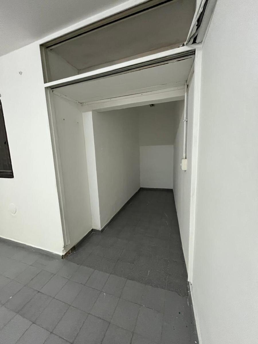 Avenida Castro Barros 453 - 20
