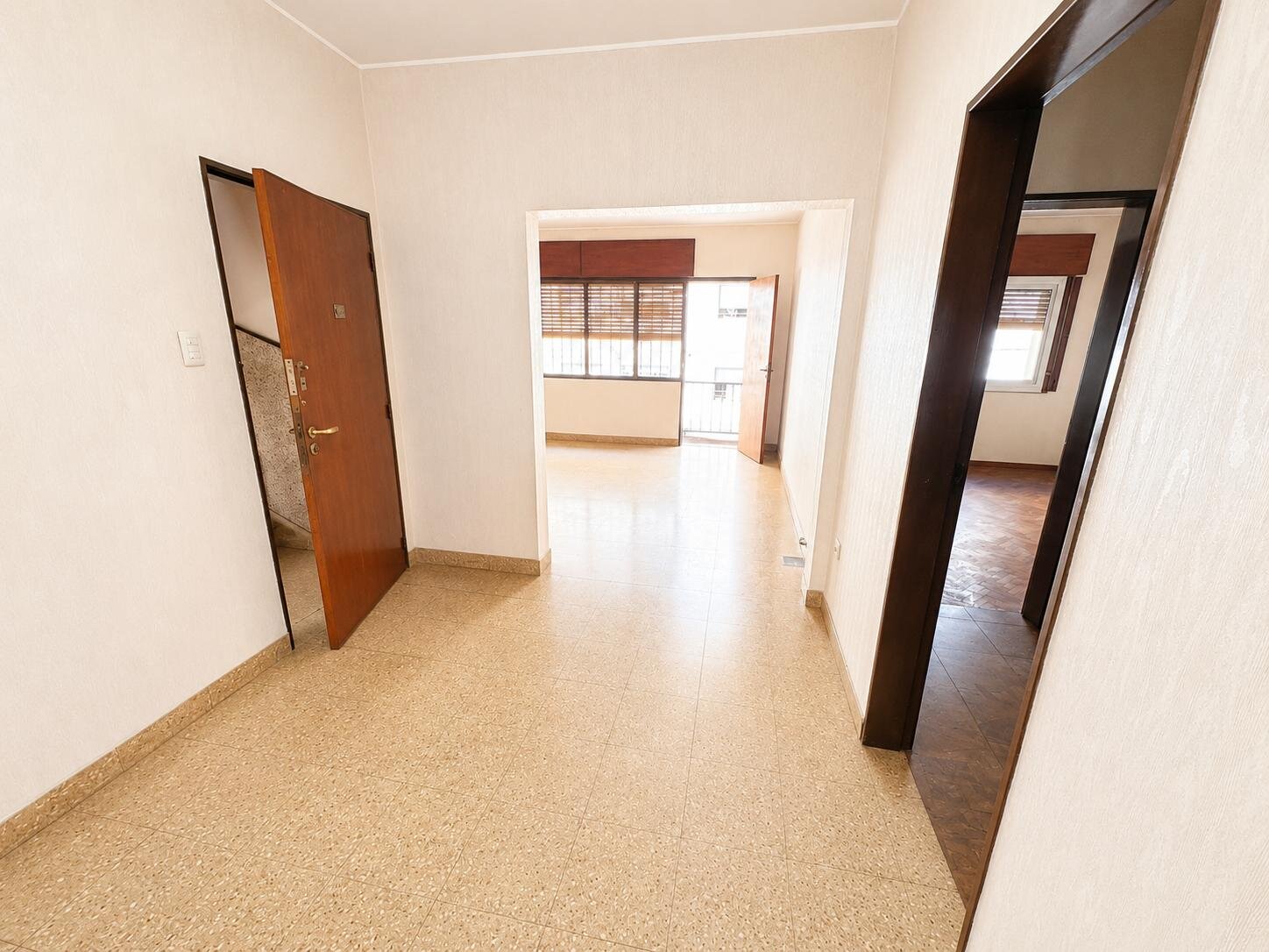 PISO COMPLETO DE 3 DOR CON BALCON TERRAZA!