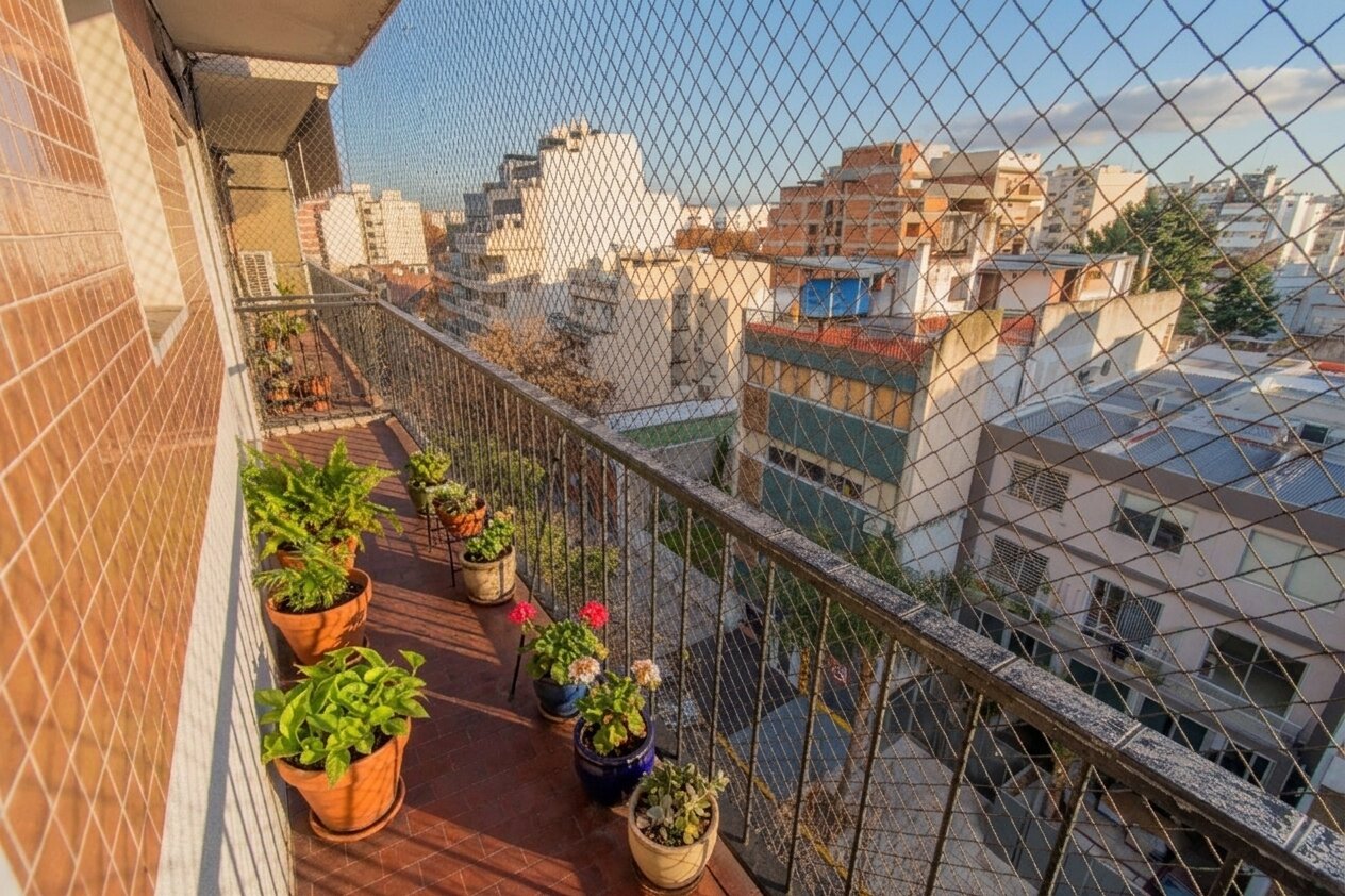 Venta. DEPTO 3 Amb c/ Dependencia. COCHERA CUBIERTA. Balcón corrido. Luminoso. Piso alto. Villa del Parque - 8