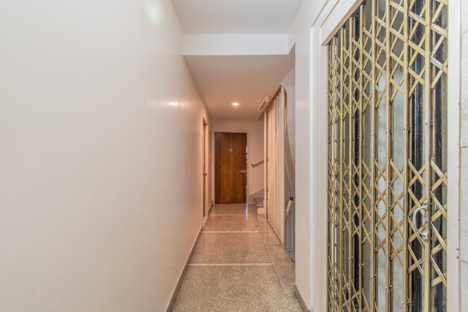 Venta. DEPTO 3 Amb c/ Dependencia. COCHERA CUBIERTA. Balcón corrido. Luminoso. Piso alto. Villa del Parque - 32