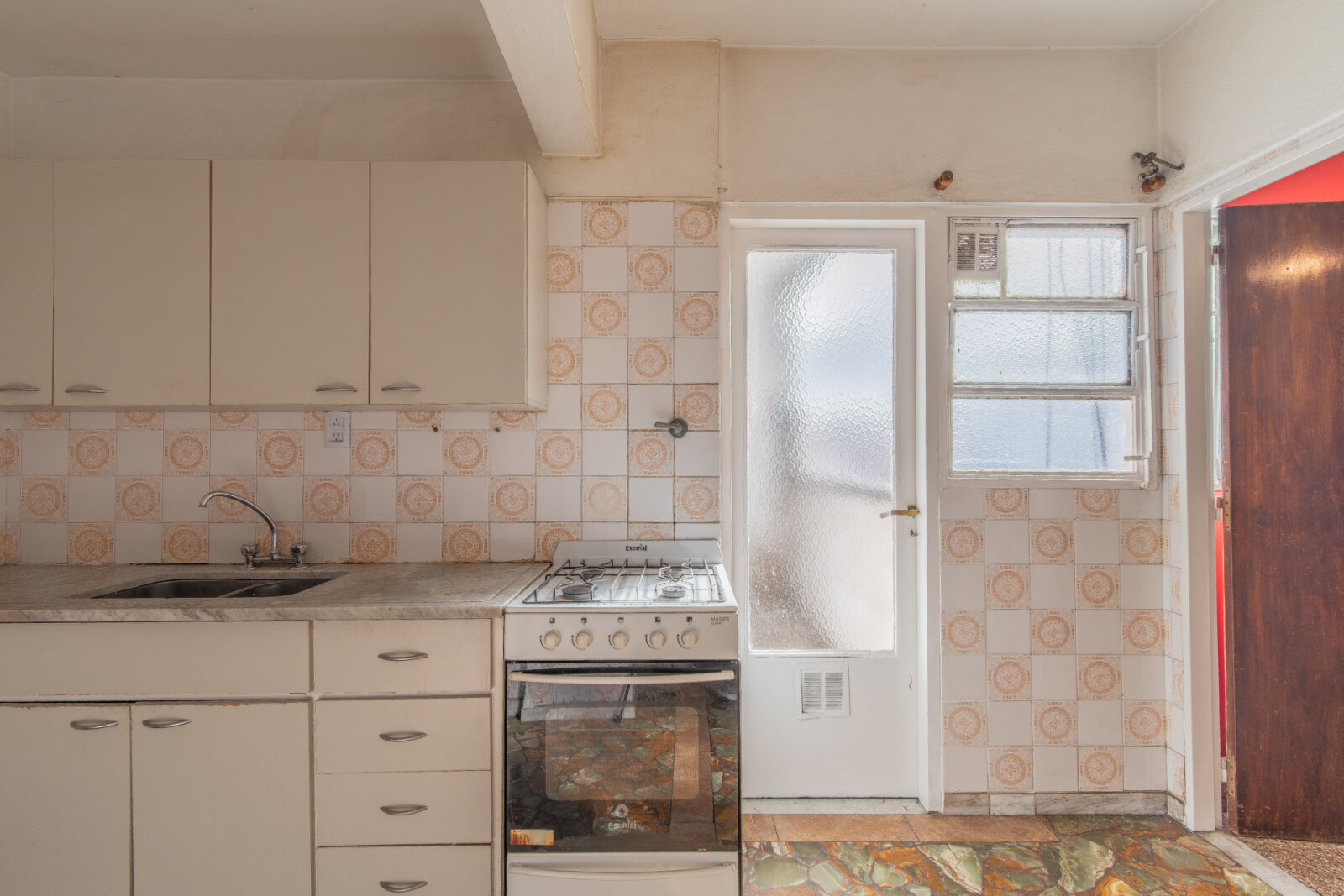 Venta. DEPTO 3 Amb c/ Dependencia. COCHERA CUBIERTA. Balcón corrido. Luminoso. Piso alto. Villa del Parque - 18