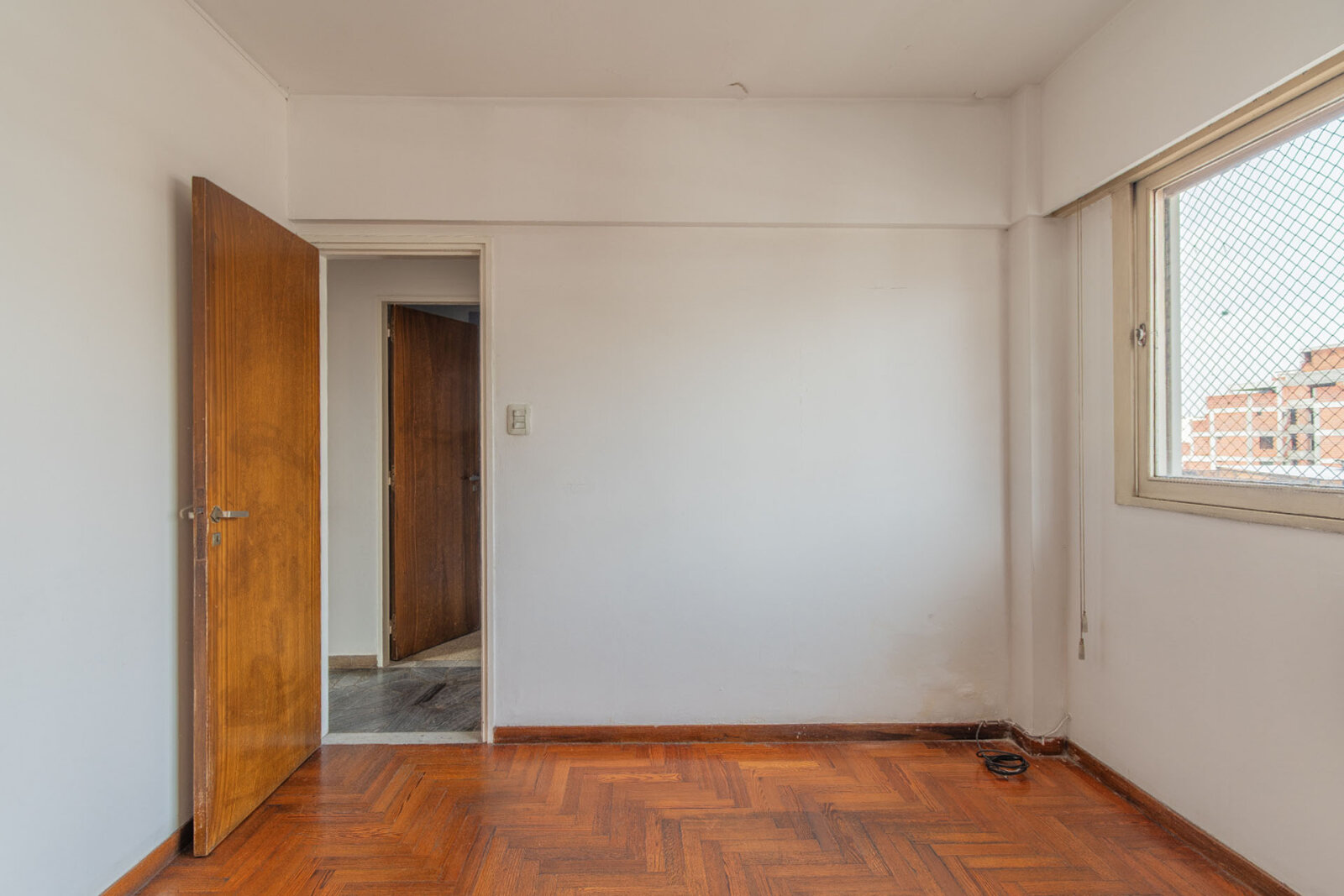 Venta. DEPTO 3 Amb c/ Dependencia. COCHERA CUBIERTA. Balcón corrido. Luminoso. Piso alto. Villa del Parque - 26