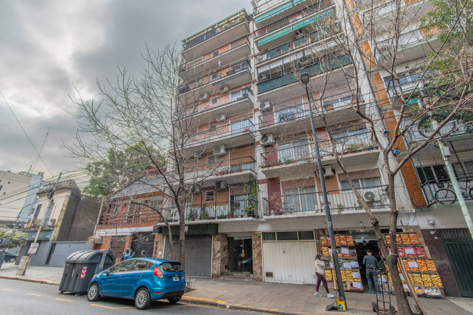 Venta. DEPTO 3 Amb c/ Dependencia. COCHERA CUBIERTA. Balcón corrido. Luminoso. Piso alto. Villa del Parque - 35