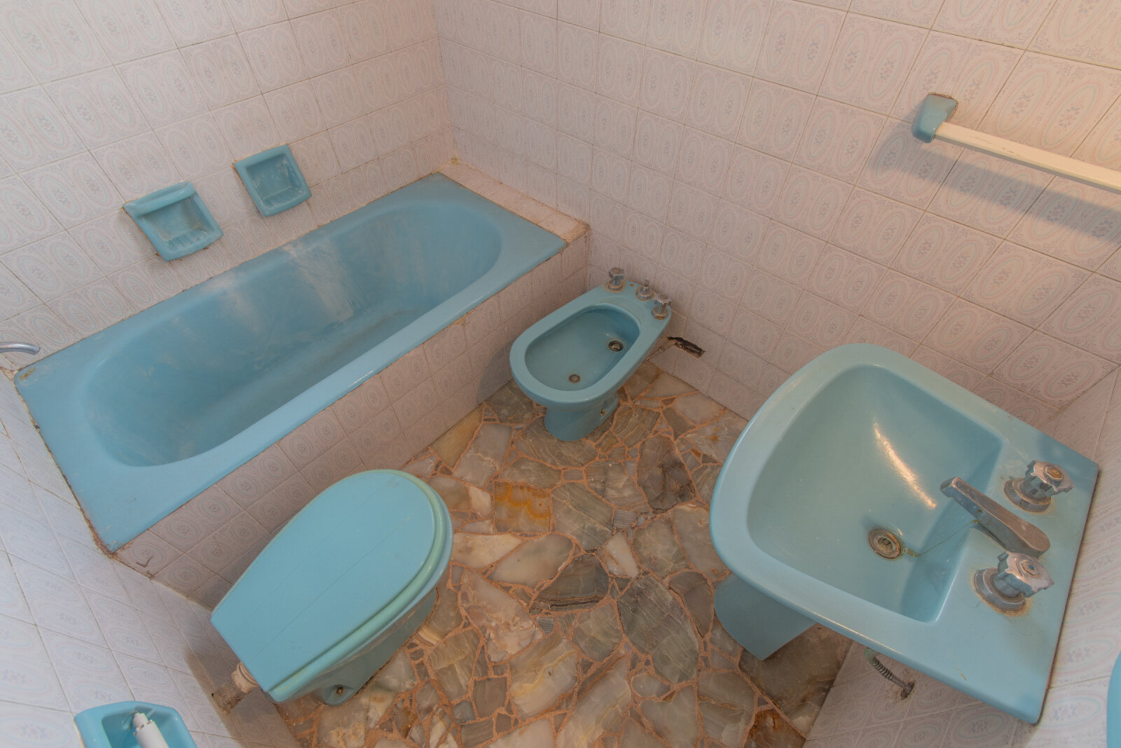 Venta. DEPTO 3 Amb c/ Dependencia. COCHERA CUBIERTA. Balcón corrido. Luminoso. Piso alto. Villa del Parque - 24