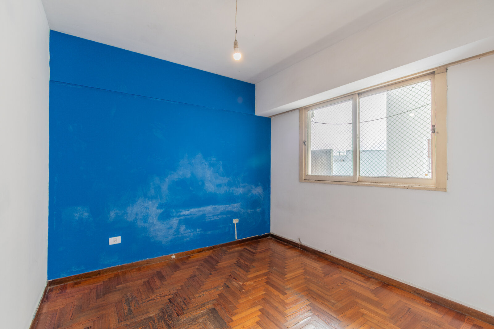 Venta. DEPTO 3 Amb c/ Dependencia. COCHERA CUBIERTA. Balcón corrido. Luminoso. Piso alto. Villa del Parque - 31