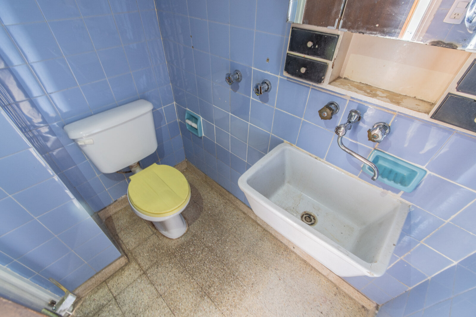 Venta. DEPTO 3 Amb c/ Dependencia. COCHERA CUBIERTA. Balcón corrido. Luminoso. Piso alto. Villa del Parque - 25