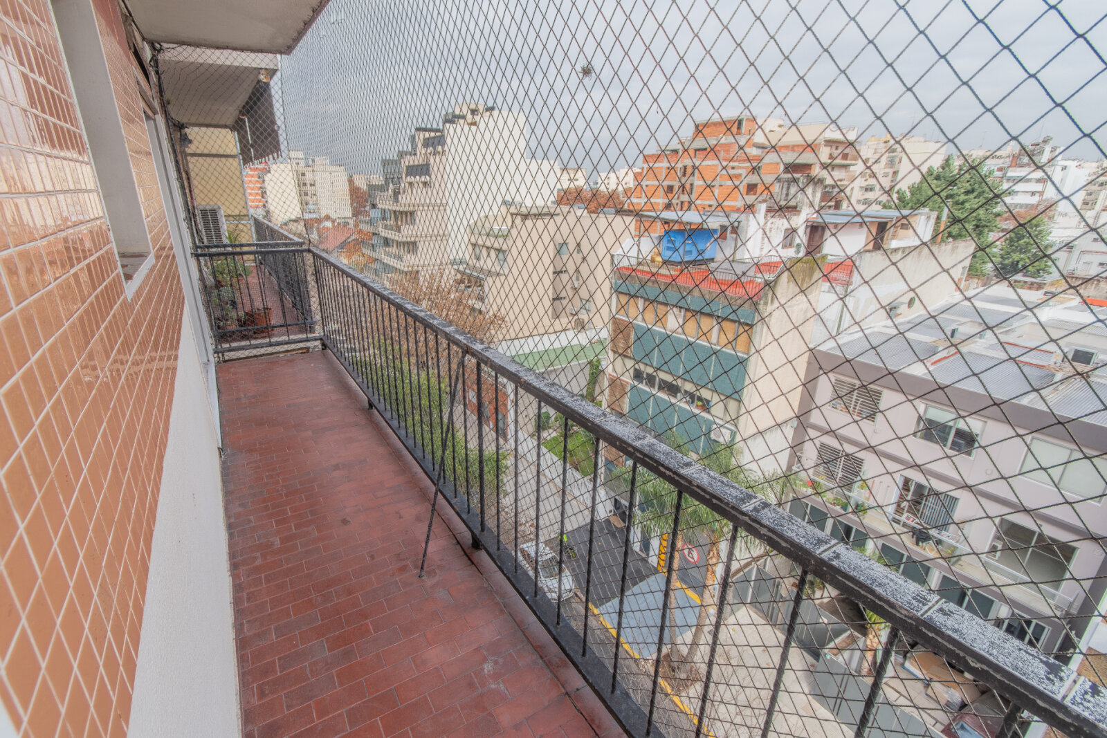 Venta. DEPTO 3 Amb c/ Dependencia. COCHERA CUBIERTA. Balcón corrido. Luminoso. Piso alto. Villa del Parque - 9