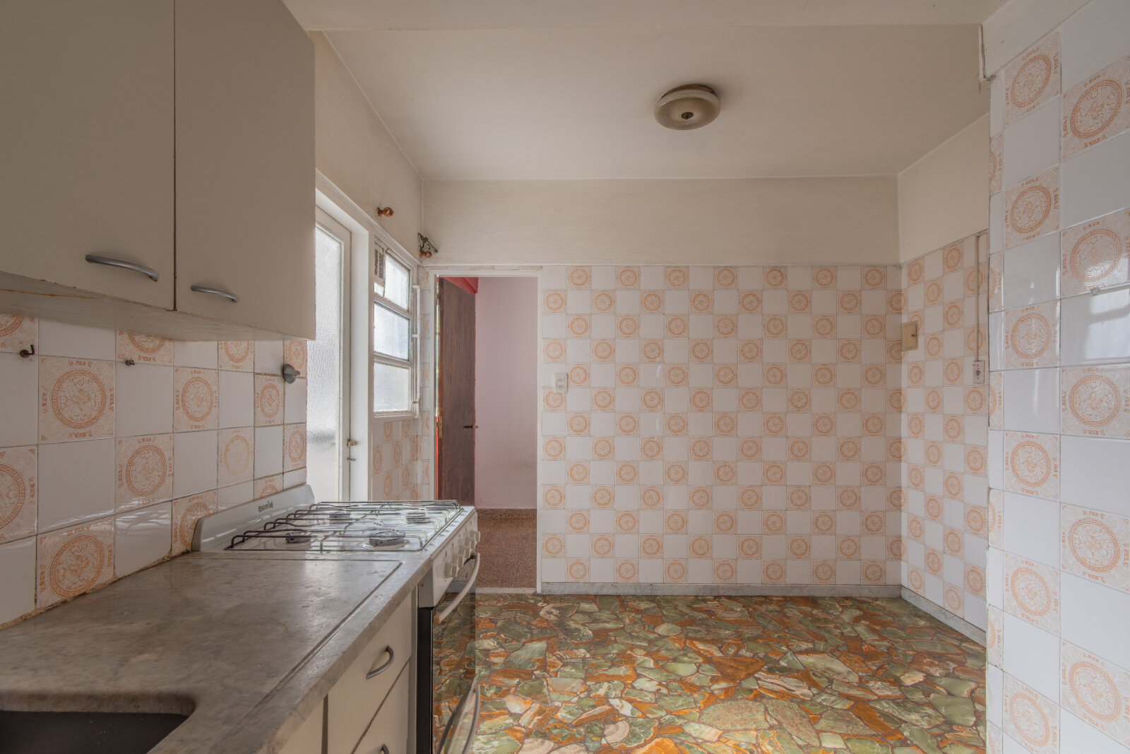 Venta. DEPTO 3 Amb c/ Dependencia. COCHERA CUBIERTA. Balcón corrido. Luminoso. Piso alto. Villa del Parque - 16