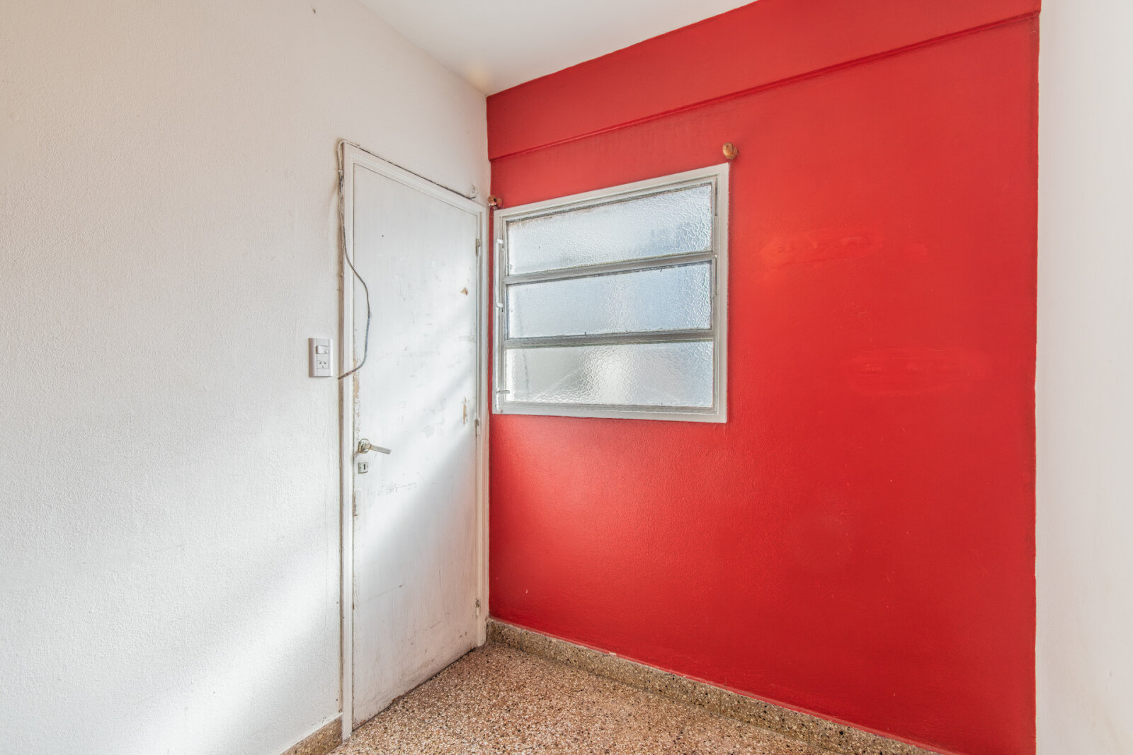 Venta. DEPTO 3 Amb c/ Dependencia. COCHERA CUBIERTA. Balcón corrido. Luminoso. Piso alto. Villa del Parque - 21