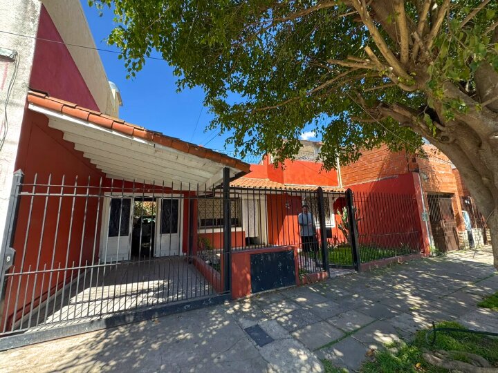 SE VENDE CASA EN GRAL JOSE MARIA ZAPIOLA