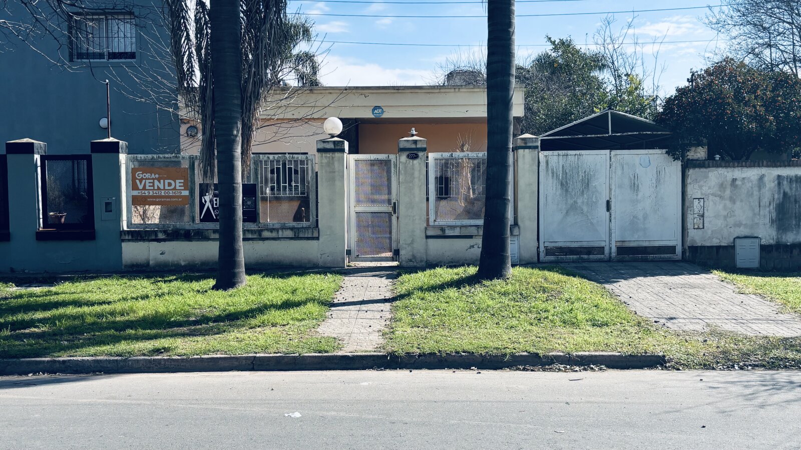 Venta casa 2 dormitorios Fisherton. Reciclar