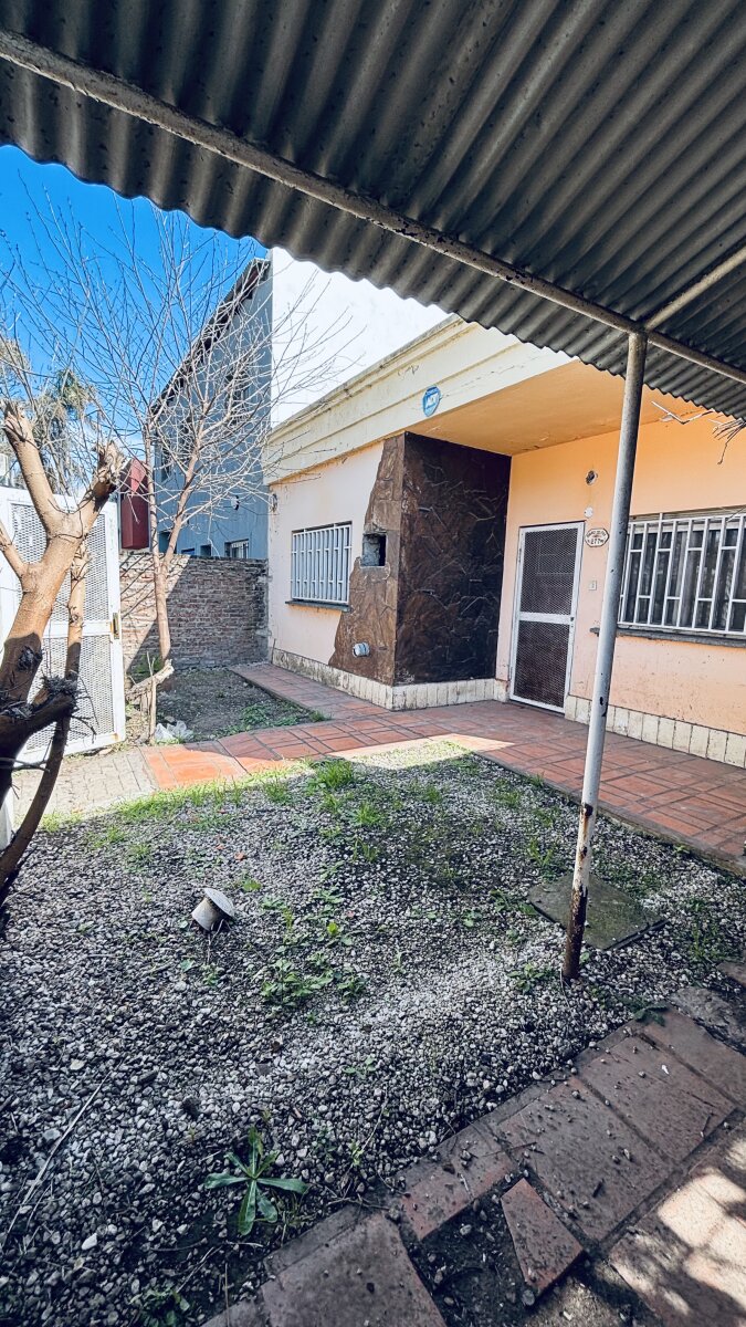 Venta casa 2 dormitorios Fisherton. Reciclar — foto 3