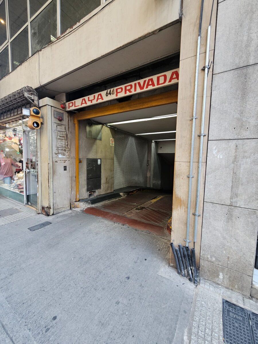 Local con cochera en espectacular zona comercial de Retiro. a metros de peatonal Florida - 17