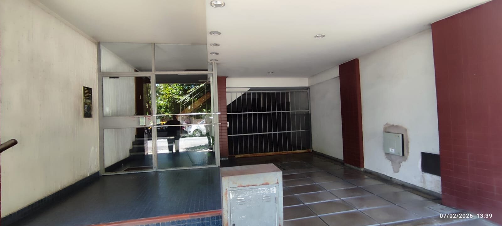 2 Ambientes C/Cochera. Al frente, balcón, patio, baulera. Ideal inversor - 1